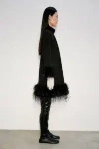 Abito con piume - immagine 3