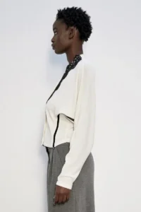 Blusa con bottoni - immagine 3
