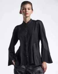 Camicia svasata in raso tecnico nero