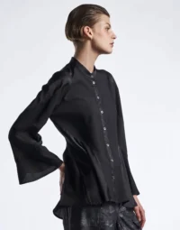 Camicia svasata in raso tecnico nero - immagine 3