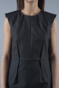 Abito PHISIQUE DU ROLE in grisaglia abbottonato dietro - immagine 4