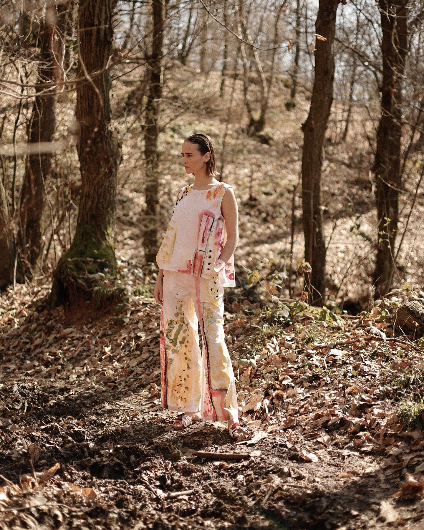 giovannaguglielmi_official_495569883_18404463784111175_884769455568528374_n PANTALONE DIPINTO E RICAMATO A MANO IN COTONE TADASHI - immagine 1