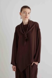 BLUSA OVER SIZE CON FOULARD MEIMEIJ