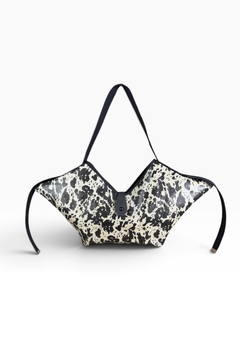 Batman-Milky-768x1075 BATMAN MILKY B.FLORENCE BAG - immagine 1