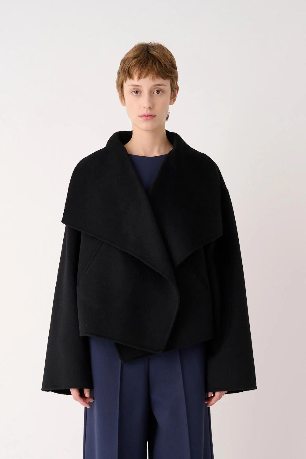 M6FDD2_e0c1530a-683c-475a-955b-49856db9e5a3 CAPPOTTO CORTO IN PURA LANA MEIMEIJ - immagine 1