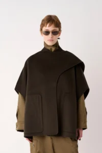 CAPPOTTO CORTO IN LANA CON SCIARPA