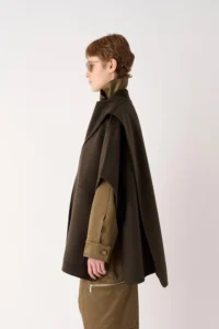 CAPPOTTO CORTO IN LANA CON SCIARPA - immagine 2