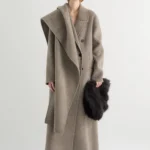CAPPOTTO LUNGO CON SCIARPA ABBINATA MEIMEIJ