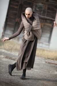 GILET IMBOTTTITO ASIMMETRICO-SOKO NI INAI - immagine 4